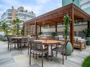 Área de estar com pergolado