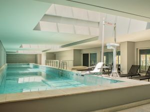 Piscina coberta com raia de 25m